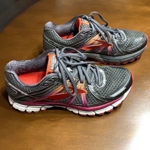 COPY - Brooks GTS17. Size 8 1/2. Running shoes.